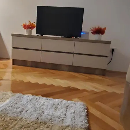 Appartamento Studio Inn near Delta Planet Ni