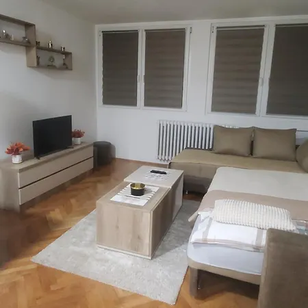 Appartamento Studio Inn near Delta Planet Ni