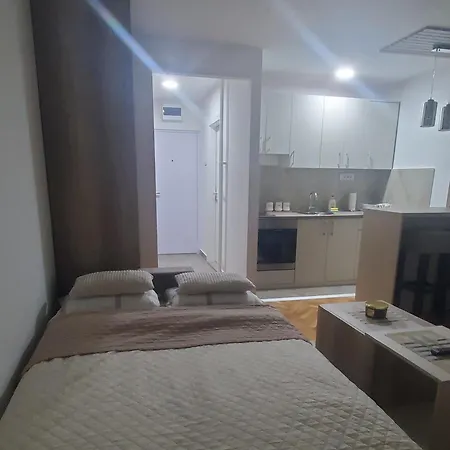 Appartamento Studio Inn near Delta Planet Ni